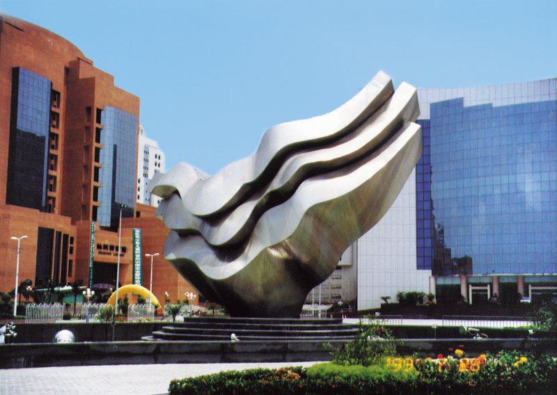 庄征 《大潮》 1000cm×900cm×400cm 1997年 广东汕头国际会展中心