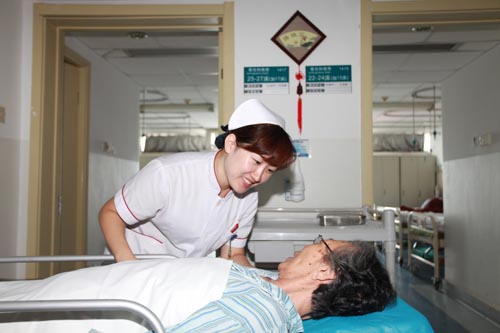 记全国中医医院优质护理服务先进单位